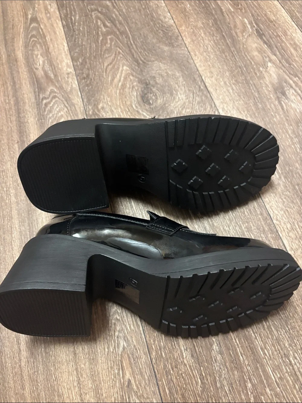 Dirty Laundry glossy black
